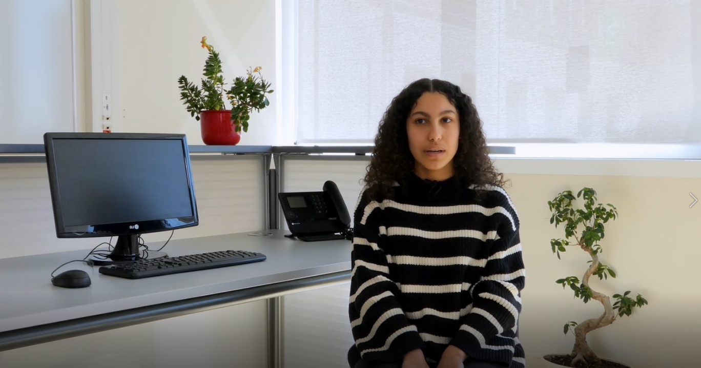 Interview de Chirine Bentefrit, élève en terminale Bac Pro métier de l'accueil